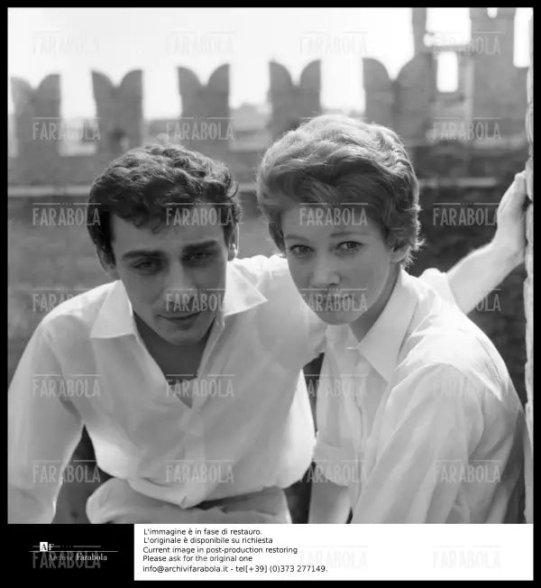Carla Gravina e Gian Maria Volontè durante le prove di Romeo e Giulietta, 1960 - Farabola Immagine digitale