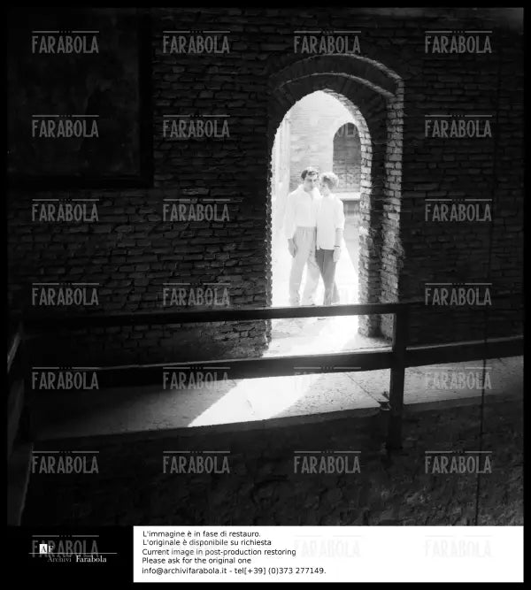 Carla Gravina e Gian Maria Volontè durante le prove di Romeo e Giulietta, 1960 - Farabola Immagine digitale