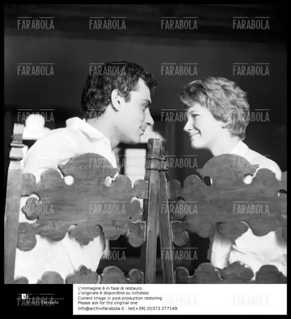 Carla Gravina e Gian Maria Volontè durante le prove di Romeo e Giulietta, 1960 - Farabola Immagine digitale
