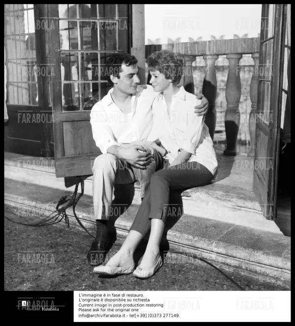 Carla Gravina e Gian Maria Volontè durante le prove di Romeo e Giulietta, 1960 - Farabola Immagine digitale