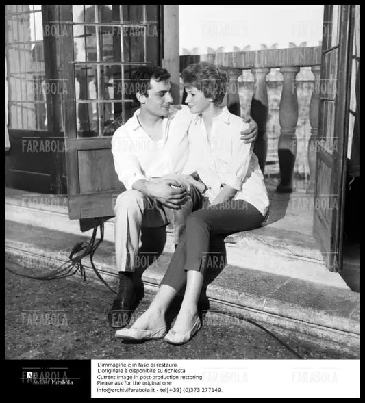 Carla Gravina e Gian Maria Volontè durante le prove di Romeo e Giulietta, 1960 - Farabola Immagine digitale
