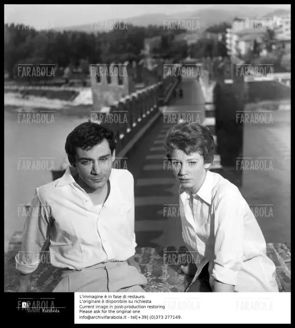 Carla Gravina e Gian Maria Volontè durante le prove di Romeo e Giulietta, 1960 - Farabola Immagine digitale