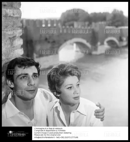 Carla Gravina e Gian Maria Volontè durante le prove di Romeo e Giulietta, 1960 - Farabola Immagine digitale