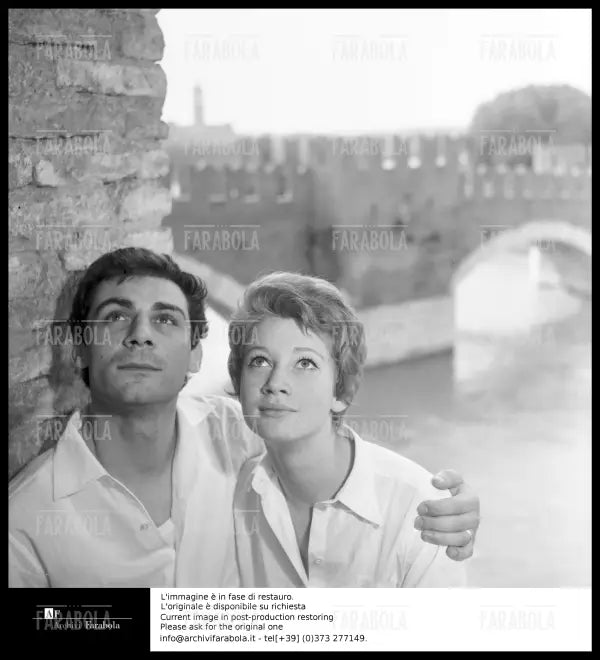 Carla Gravina e Gian Maria Volontè durante le prove di Romeo e Giulietta, 1960 - Farabola Immagine digitale