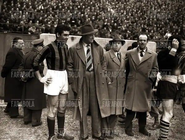 Carlo Annovazzi, Gipo Viani, Busini e il principe Lanza di Trabia, Milan vs Palermo, 1951 - Farabola Immagine digitale