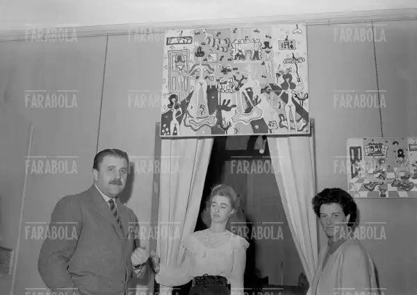 Carlo Cardazzo, Pegeen Helion e Peggy Guggenheim alla Galleria del Naviglio, Milano, 1951 - Farabola Immagine digitale