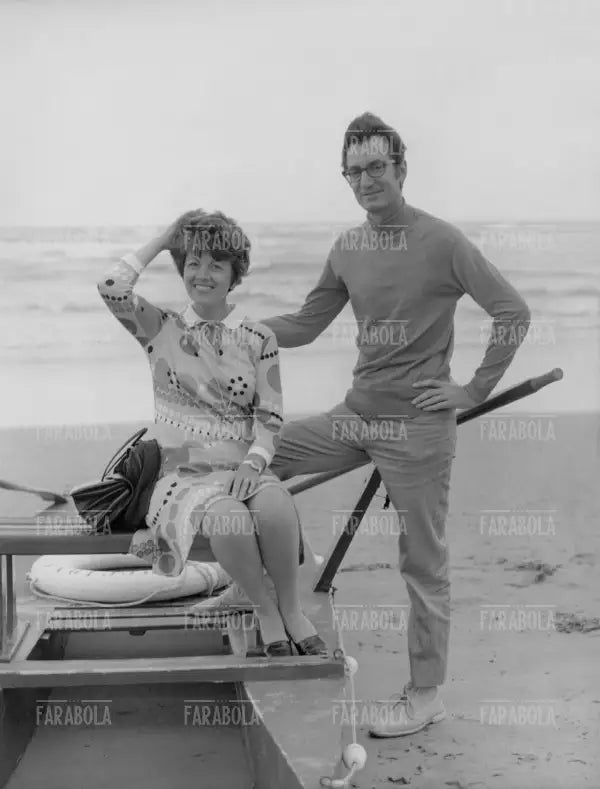 Carlo Lizzani con la moglie Edith Bieber, Riccione, 1968 - Farabola Immagine digitale