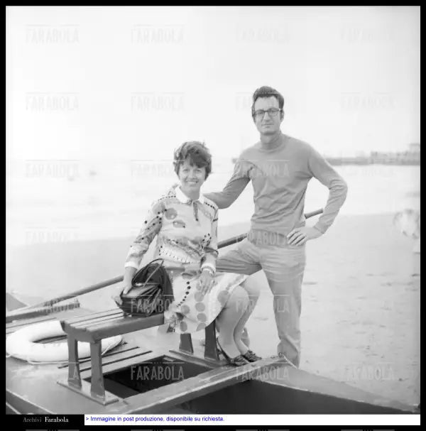 Carlo Lizzani con la moglie Edith Bieber, Riccione, 1968 - Farabola Immagine digitale