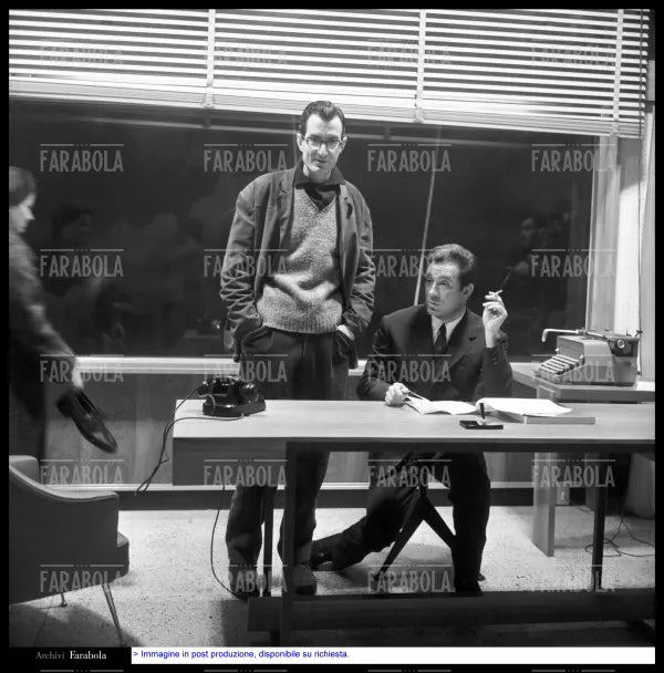 Carlo Lizzani e Ugo Tognazzi sul set del film La vita agra, 1963 - Farabola Immagine digitale