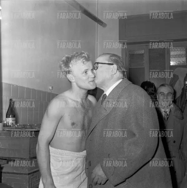 Carlo Masseroni con Lennart Skoglund, Inter vs Juventus, 1953 - Farabola Immagine digitale