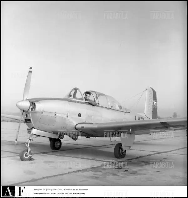 Carlo Mattrel alla scuola aeronautica cilena, Mondiali di calcio in Cile, 1962 - Farabola Immagine digitale