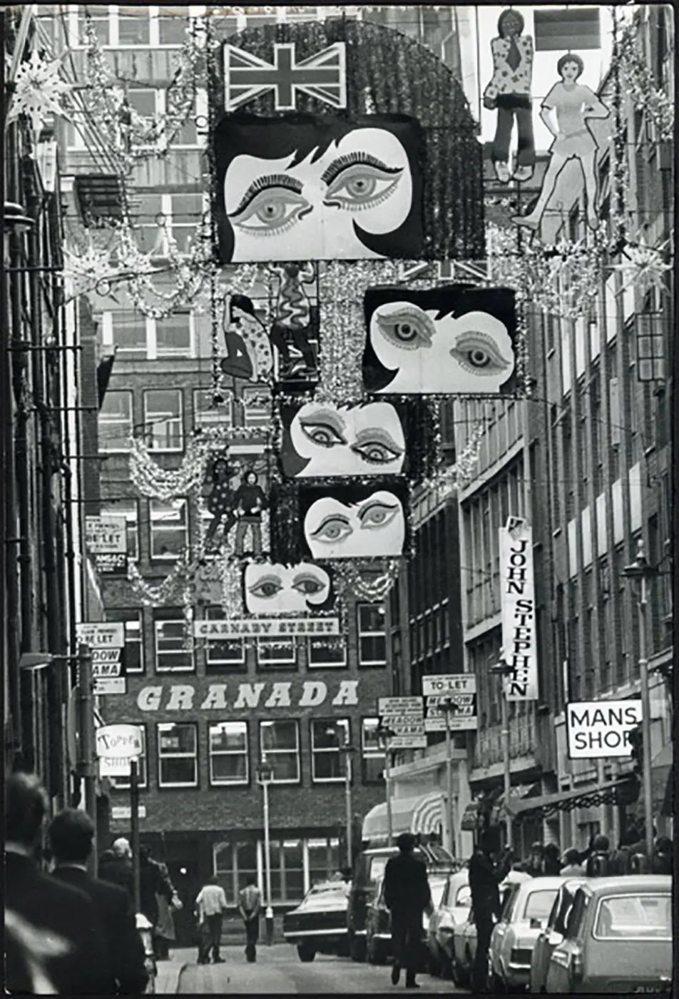 Carnaby Street a Natale Londra anni 60 Ft 38020 - Stampa 27x18cm - Farabola Stampa ai sali d'argento