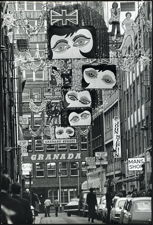 Carnaby Street a Natale Londra anni 60 Ft 38020 - Stampa 27x18cm - Farabola Stampa ai sali d'argento