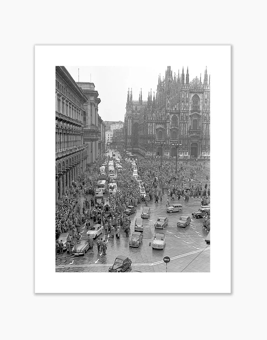 Carovana Pubblicitaria, Giro d'Italia 1954 - Farabola Fotografia