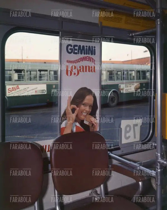 Cartellone pubblicitario del gelato Gemini Besana, Milano, anni 60 - Farabola Immagine digitale