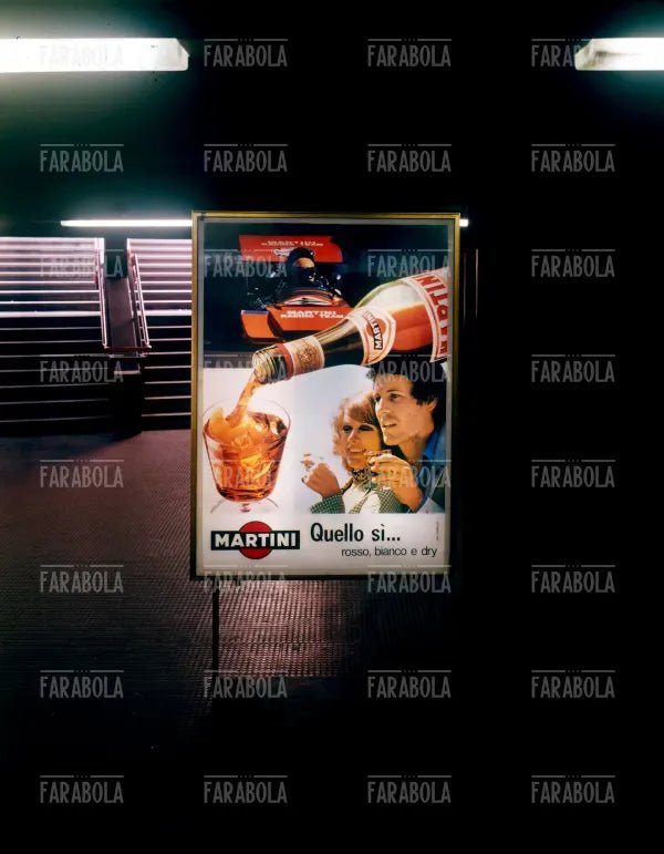 Cartellone pubblicitario del Martini, Milano, anni 70 - Farabola Immagine digitale