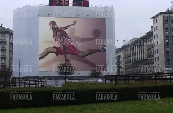 Cartellone pubblicitario della Nike, Milano, 2002 - Farabola Immagine digitale