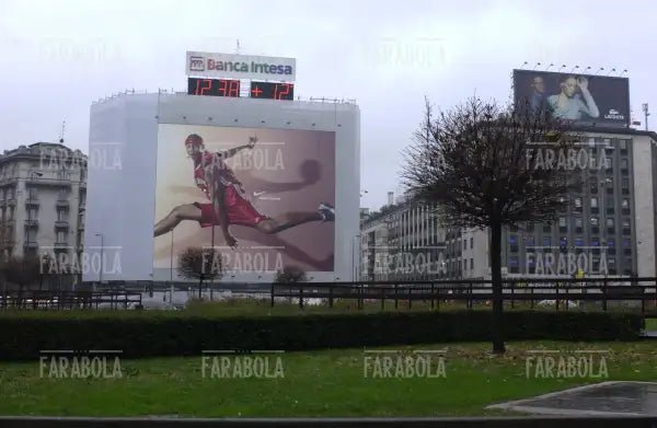 Cartellone pubblicitario della Nike, Milano, 2002 - Farabola Immagine digitale