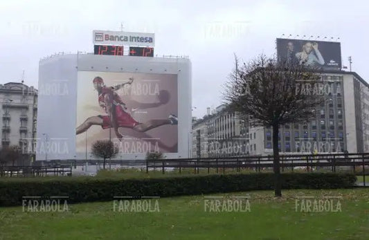 Cartellone pubblicitario della Nike, Milano, 2002 - Farabola Immagine digitale