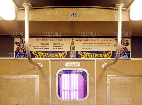 Cartellone pubblicitario dell'acqua minerale S. Pellegrino, anni 70 - Farabola Immagine digitale