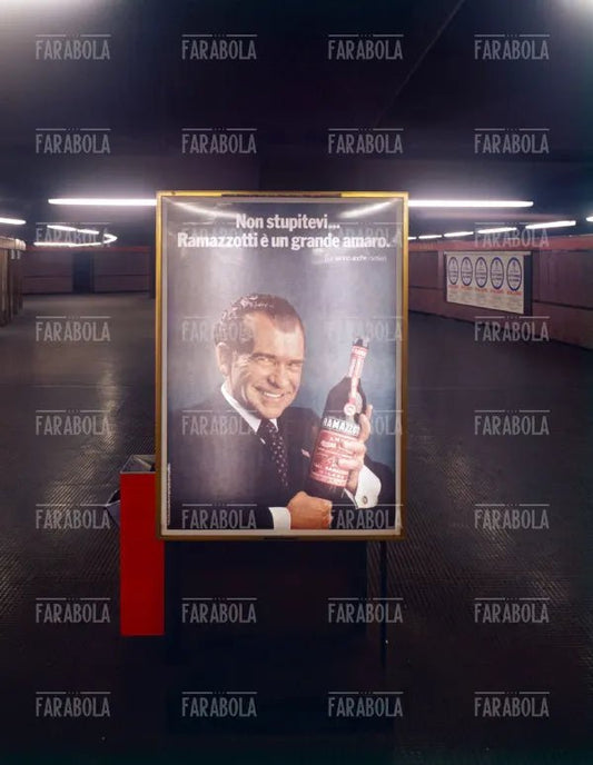 Cartellone pubblicitario dell'amaro Ramazzotti, anni 60 - Farabola Immagine digitale