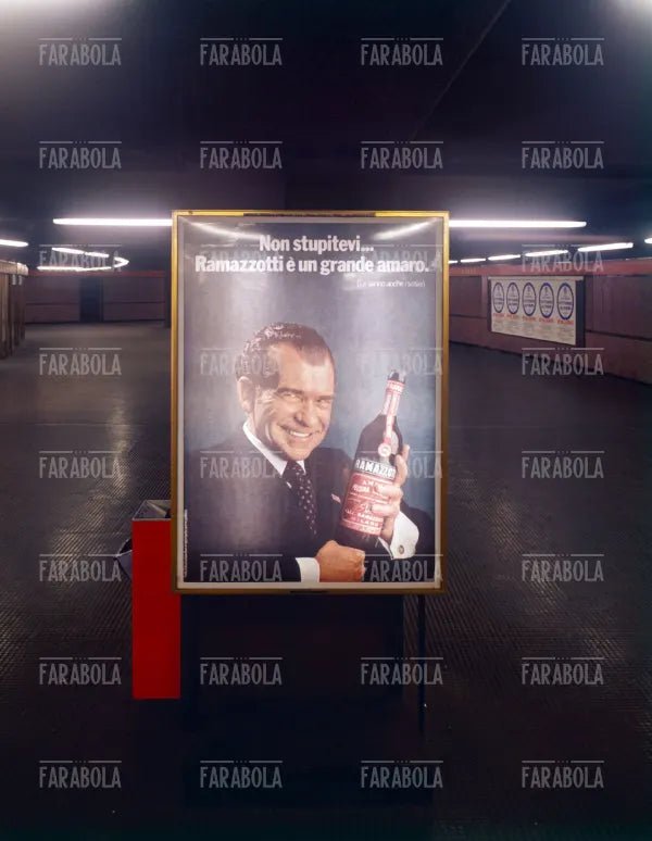 Cartellone pubblicitario dell'amaro Ramazzotti, anni 60 - Farabola Immagine digitale