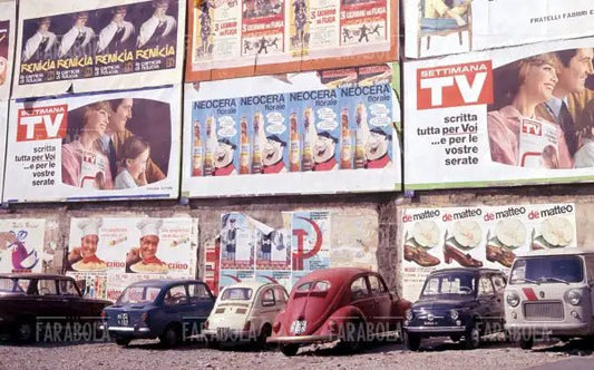 Cartelloni pubblicitari vari e auto d'epoca, Milano, 1966 - Farabola Immagine digitale