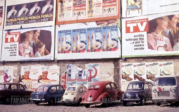 Cartelloni pubblicitari vari e auto d'epoca, Milano, 1966 - Farabola Immagine digitale