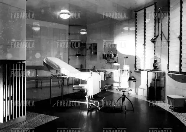 Casa Chiusa a Milano, 1947 - Farabola Immagine digitale