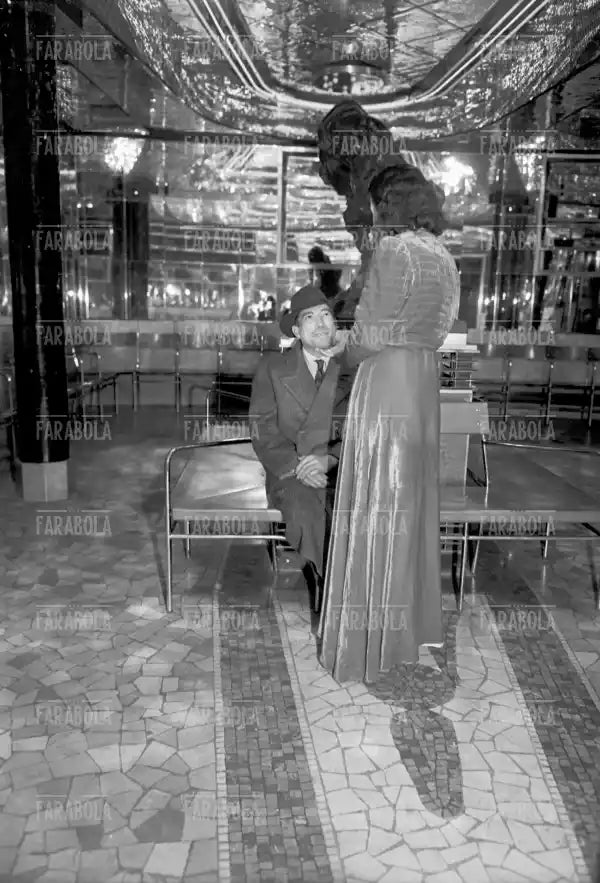 Casa Chiusa a Milano, 1947 - Farabola Immagine digitale