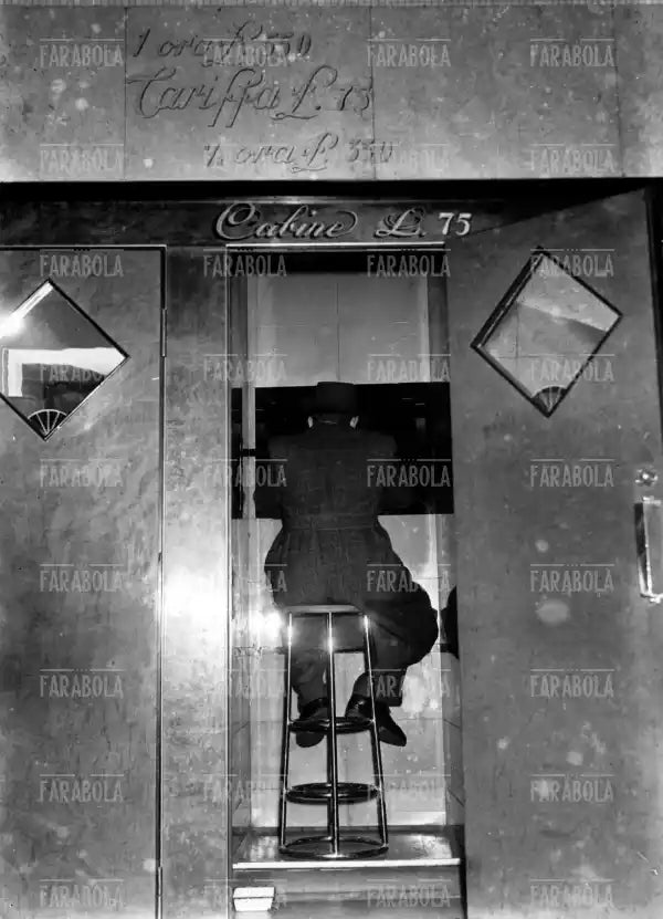 Casa Chiusa a Milano, 1947 - Farabola Immagine digitale