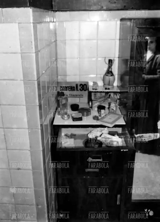 Casa Chiusa a Milano, 1947 - Farabola Immagine digitale