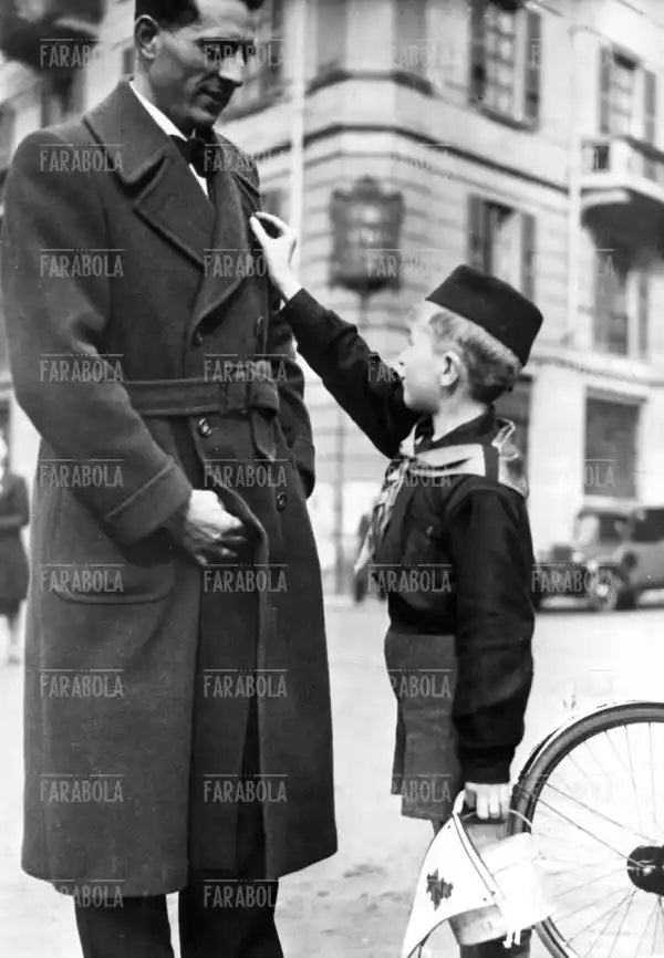 Celebrazione della giornata delle Due Croci, Milano, 1936 - Farabola Immagine digitale