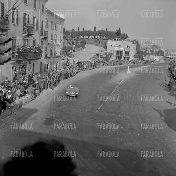 Cesare Perdisa su Maserati 300 S Fantuzzi, Mille Miglia, 1955 - Farabola Immagine digitale