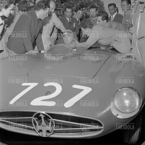 Cesare Perdisa su Maserati 300 S Fantuzzi, Mille Miglia, 1955 - Farabola Immagine digitale