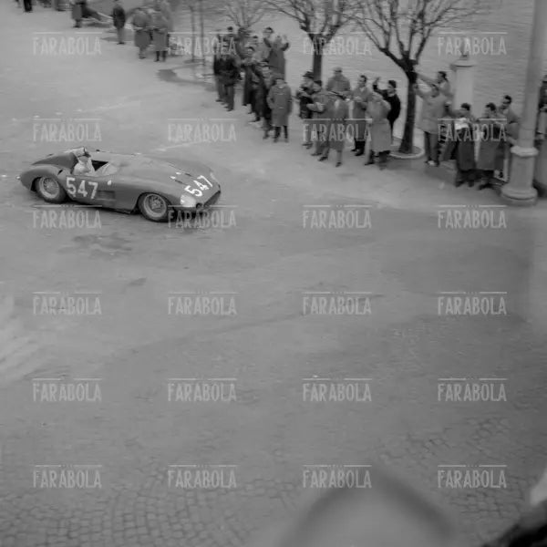Cesare Perdisa su Maserati 300 S Fantuzzi, Mille Miglia, 1956 - Farabola Immagine digitale