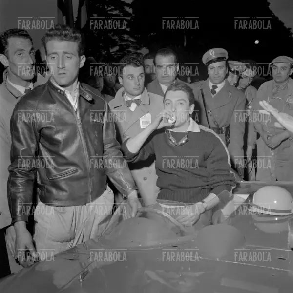 Cesare Perdisa su Maserati 300 S Fantuzzi, Mille Miglia, 1956 - Farabola Immagine digitale