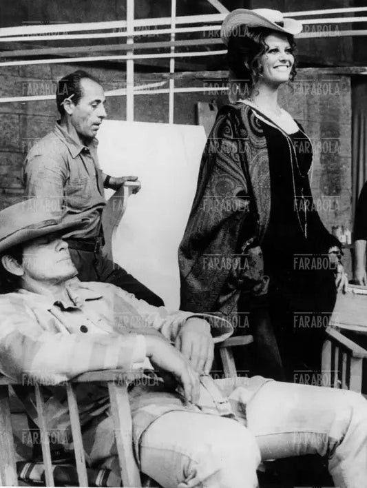 Charles Bronson e Claudia Cardinale sul set del film C'era una volta il west, 1968 - Farabola Immagine digitale