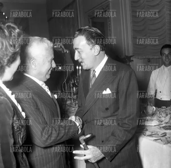 Charlie Chaplin e Salvador Dalì, Roma, 1954 - Farabola Immagine digitale