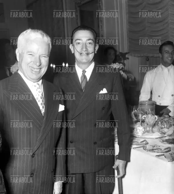 Charlie Chaplin e Salvador Dalì, Roma, 1954 - Farabola Immagine digitale