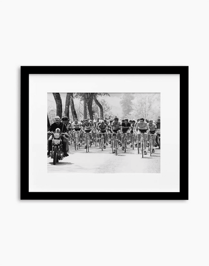 Ciclisti, Tour de France 1969 — stampa fine art con cornice nera