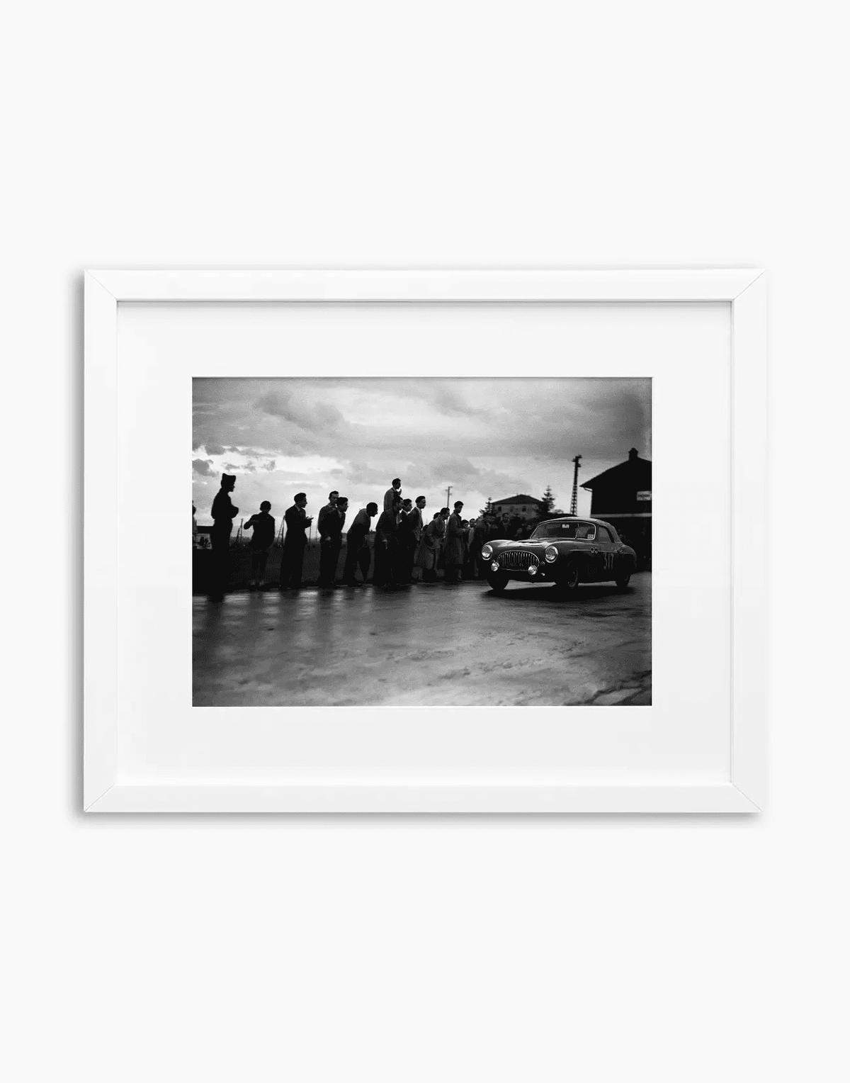 Cisitalia 202 cabriolet, Mille Miglia 1952 — stampa fine art con cornice bianca
