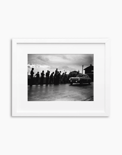 Cisitalia 202 cabriolet, Mille Miglia 1952 — stampa fine art con cornice bianca