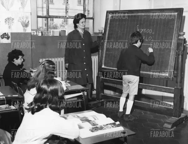 Classe di scuola elementare, anni 70 - Farabola Immagine digitale