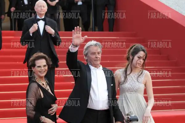 Claudia Cardinale, Alain Delon e la figlia Anouchka, Festival di Cannes, 2010 - Farabola Immagine digitale