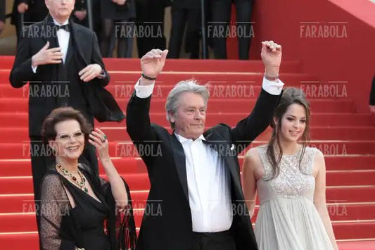 Claudia Cardinale, Alain Delon e la figlia Anouchka, Festival di Cannes, 2010 - Farabola Immagine digitale