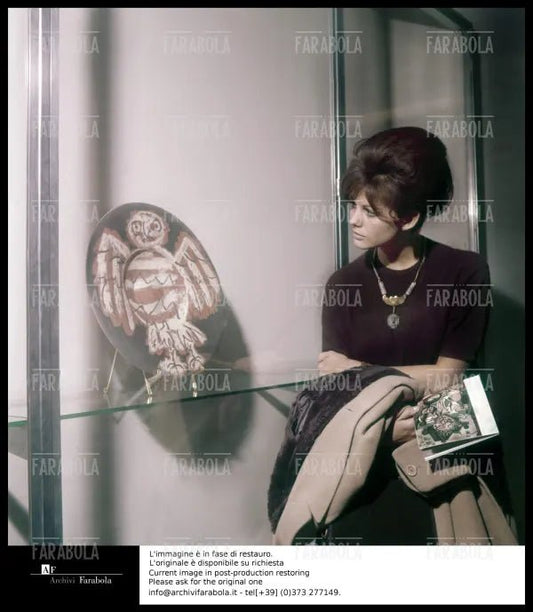 Claudia Cardinale alla mostra di Picasso, Parigi, 1962 - Farabola Immagine digitale
