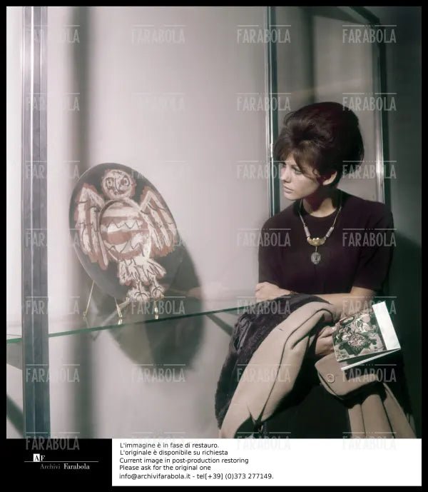 Claudia Cardinale alla mostra di Picasso, Parigi, 1962 - Farabola Immagine digitale