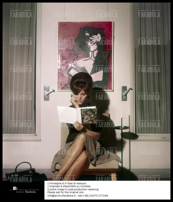 Claudia Cardinale alla mostra di Picasso, Parigi, 1962 - Farabola Immagine digitale