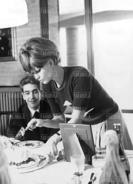 Claudia Cardinale con il produttore Franco Cristaldi, 1967 - Farabola Immagine digitale